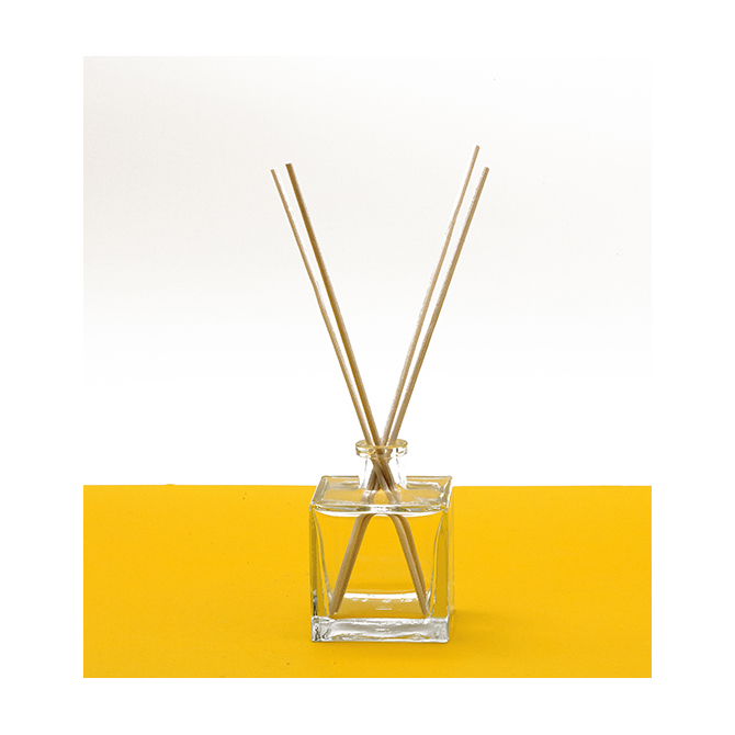 Solution sans alcool pour parfums d'ambiance